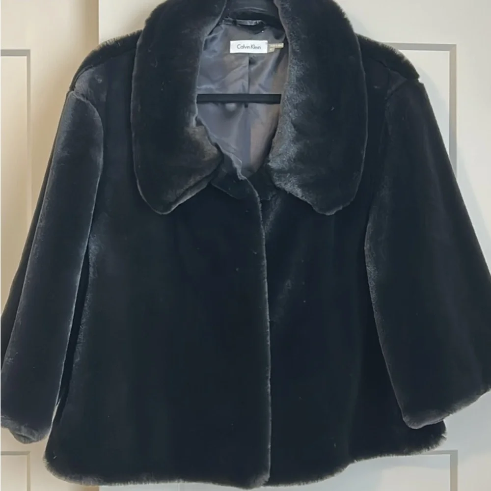 Calvin Klein black Faux Fur Jacket/capelet - Picture 1 of 8